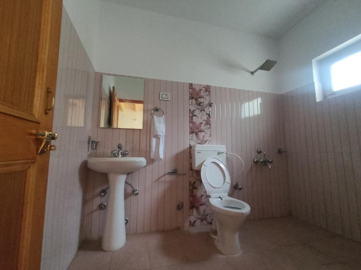 Streamlet Homestay Лех Екстер'єр фото